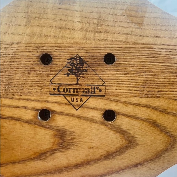 Cornwall’s Wooden Salt and Pepper Shaker Set - Picture 4 of 4